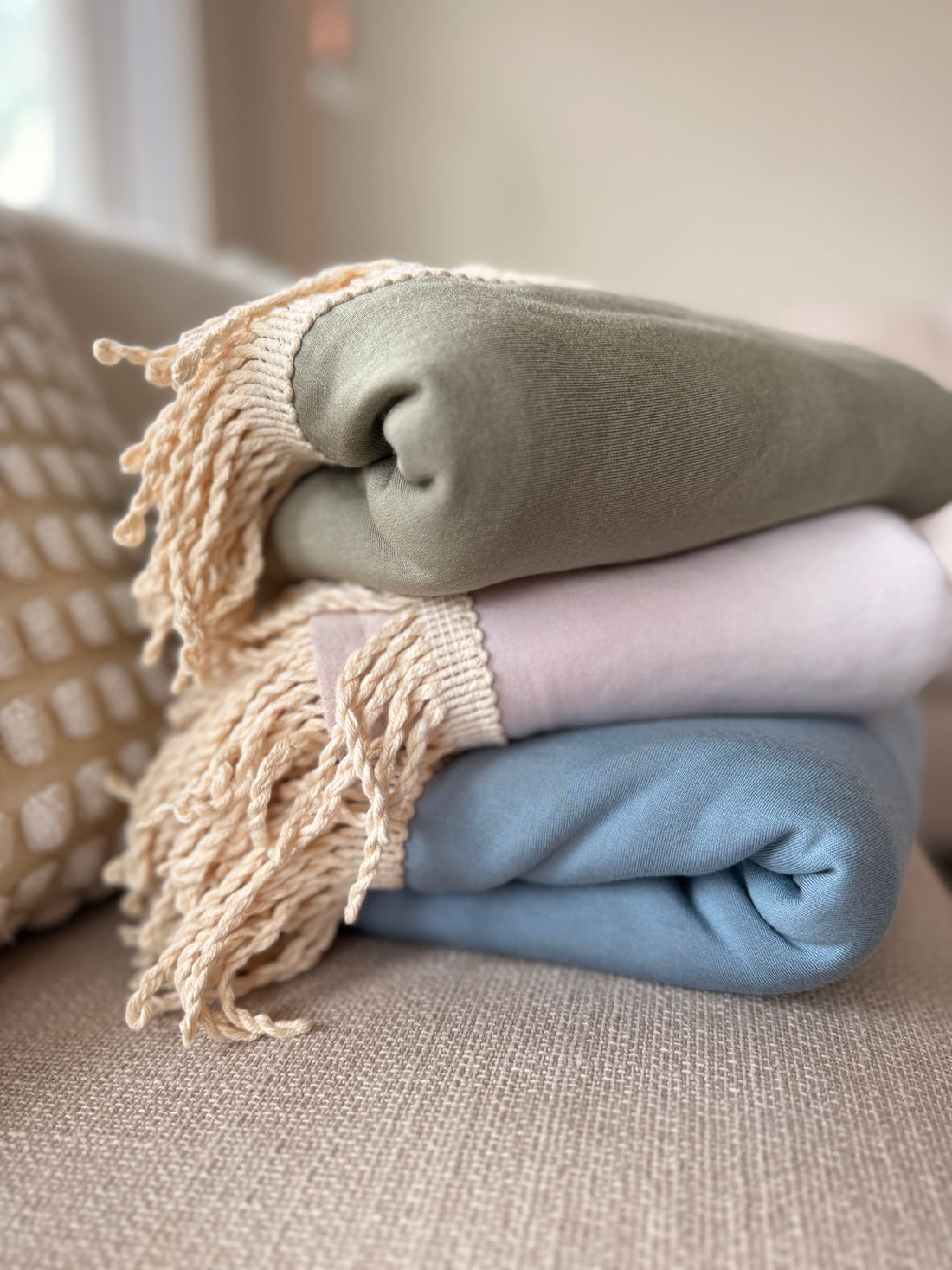 THE LUSH THROW
